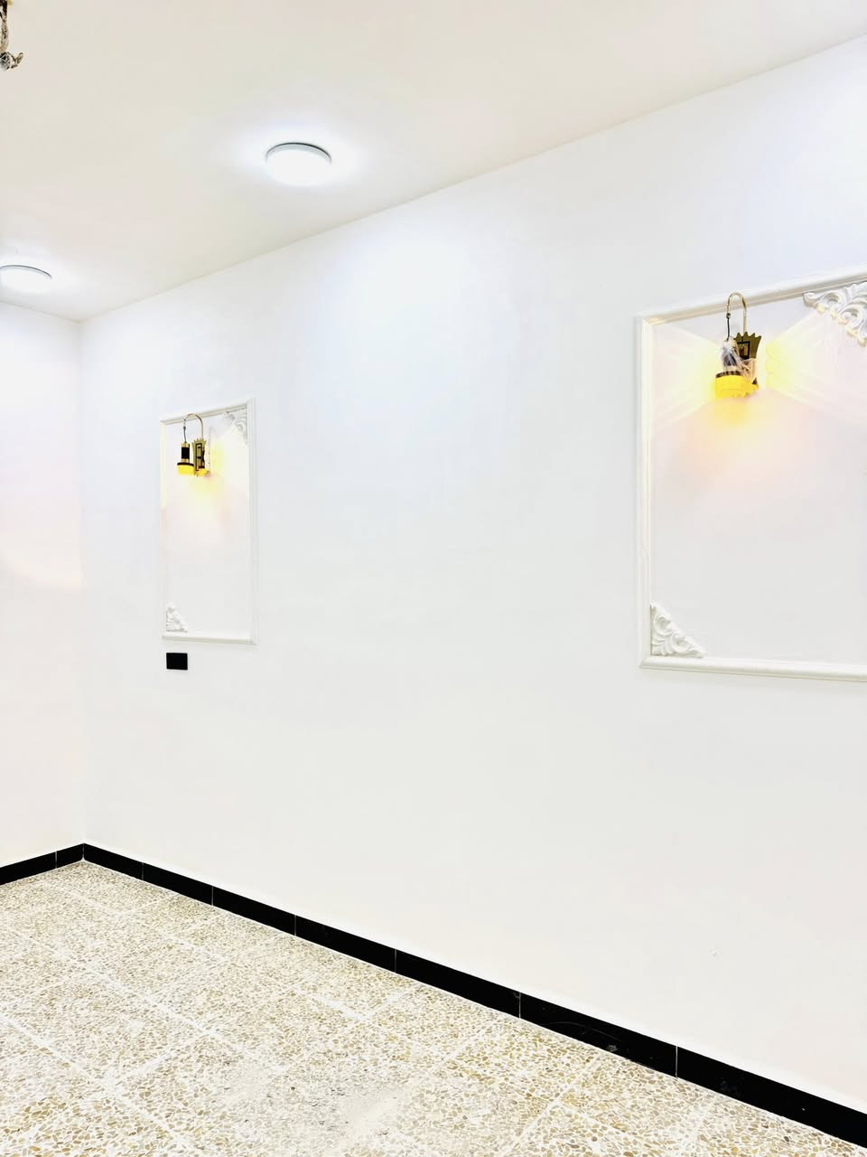 #للبيع ومناسب_جدا. (

***********

يوجد وتساب 

المساحه ١٢٠ م

طابو زراعي // النجف // ملحق حي ميسان // قريب الكرعاوي 

بناء حديث وغير مسكون // بناء ممتاز // 

خدمات// شارع تبليط ١٢ متر. // اناره // المولد ذهبي// 

السعر ٤٧مع المجال
يوجد فيديو كامل للبيت والنمطقه
