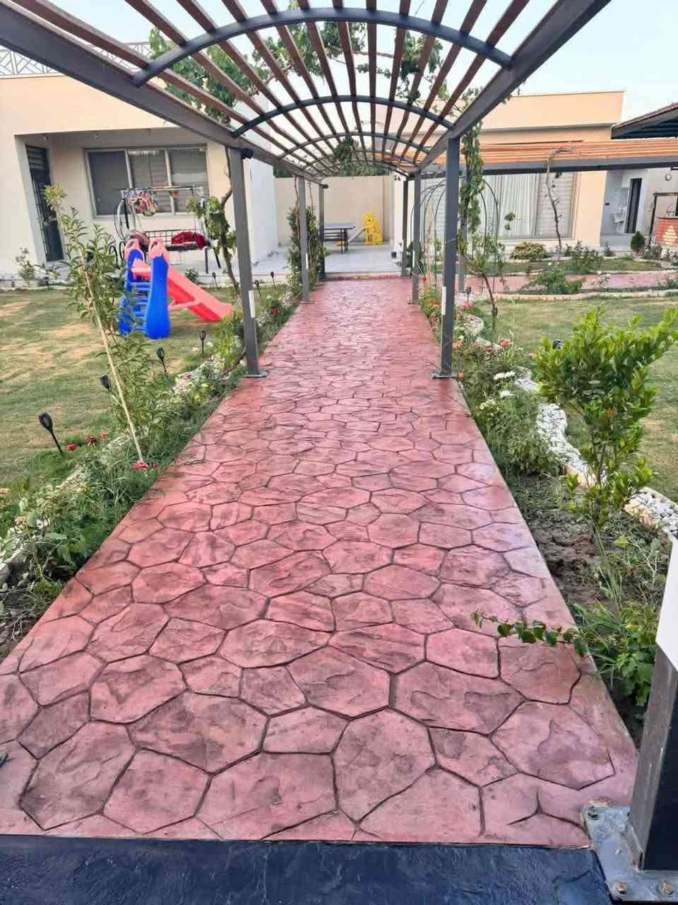 السلام عليكم ورحمة الله وبركاته،

تحية طيبة…

أتقدم إليكم بطلب عمل في مجال تنفيذ وطبع ستامب الخرسانة، حيث أمتلك خبرة عملية جيدة في هذا المجال، تشمل تحضير الخرسانة، الطبع، التلوين، العزل، والتشطيب النهائي وفق المواصفات المطلوبة وبجودة عالية.

لدي القدره على العمل في جميع أنحاء المحافضات🔥

أعمل بدقة والتزام بالمواعيد، ولدي القدرة على العمل ضمن فريق أو بشكل مستقل، مع الحرص على السلامة المهنية وإنجاز العمل بالشكل الذي يرضي الزبون
.

*********** 📞
