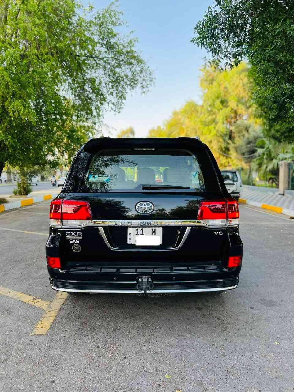 للون: أسودللبيع | تويوتا لاند كروزر GXR موديل 2019 🚘
اللون: أسود�الداخلي: بيج�المحرك: 4000 �قطعه مسافه : 42000كم فقط 
✅ السيارة بحالة الوكالة بالكامل، نظيفة جدًا، جاهزة للفحص بأي مكان بأسمي شخصيا 
🔹 المواصفات:�✔️ دفع رباعي (4WD)�✔️ كير أوتوماتيك�✔️ كراسي كهربائية�✔️ شاشات ترفيه للمقاعد الخلفية�✔️ ثلاجة وسطية�✔️ تشغيل بصمة ودخول ذكي�✔️ شاشة معلومات وترفيه�✔️ كاميرا خلفية�✔️ حساسات اصطفاف�✔️ مثبت سرعة�✔️ مكيف أوتوماتيك متعدد المناطق�✔️ مقود متعدد الوظائف�✔️ بلوتوث�✔️ مرايا كهربائية قابلة للطي�✔️ جنوط ألمنيوم�✔️ عتبات جانبية�✔️ دبل ثقيل وخفيف�✔️ قفل دفرنس وسطي�✔️ نظام التحكم بالجر (A-TRAC)�✔️ نظام المساعدة على صعود المرتفعات ونزول المنحدرات�✔️ وسائد هوائية وأنظمة أمان متقدمة�
السعر 490 ورقة
‎للاستفسار : ***********
