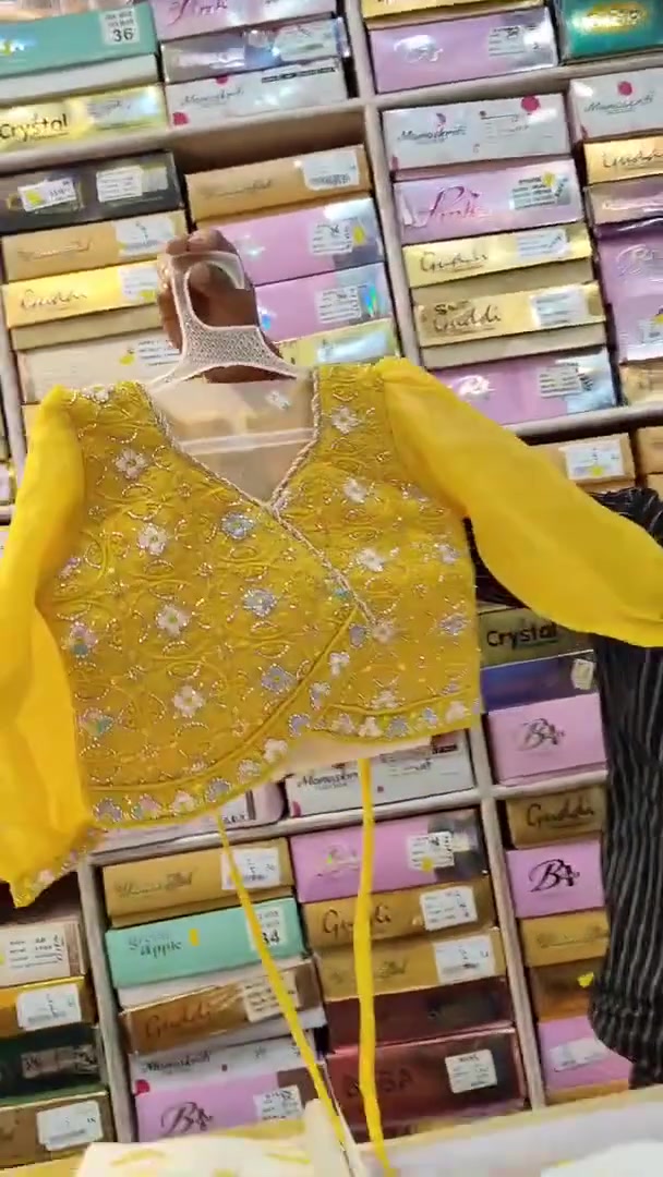 Wedding season is in full swing! 💍 Check out these beautiful Haldi outfits for girls, featuring intricate embroidery and vibrant colors. Available for ages 3 to 15. Which one do you love most? #KidsFashion #WeddingSeason #IndianWear #fypシ゚viralシ


**إذا كنت صاحب هذا الإعلان وتريد حذفه لأي سبب، رجاءا أرسل رسالة إلى الدعم الفني**