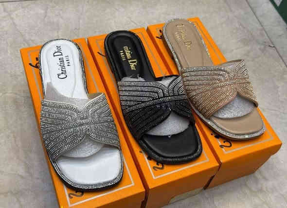 يسعد مسائكم بالخير زبائنا الكرام 💃💃💃
كل ماهو جديد ومميز تجدونه لدى احذيه وحقائب علاء 
انواع الشحاطات فلات موديلات جديدة وطبيه 
الألوان والاشكال في الصور 🌹🌹🌹
للحجز مراسله البيج او واتساب ***********
توجد خدمه توصيل داخل القضاء وجميع محافظات العراق
