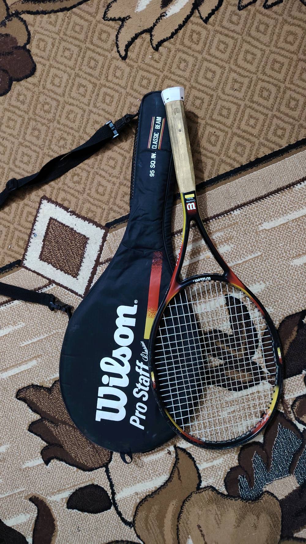 مضارب تنس 🎾عدد 2 مع شنطه لكل مضرب وكره واحده 
موقع: الموصل جانب الايمن