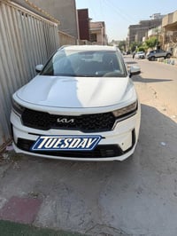 سورنتو 2023 خليجي اربعة سلندر 2.5 رقم بغداد  ماشية 50,000 كيلو  ماخذها...