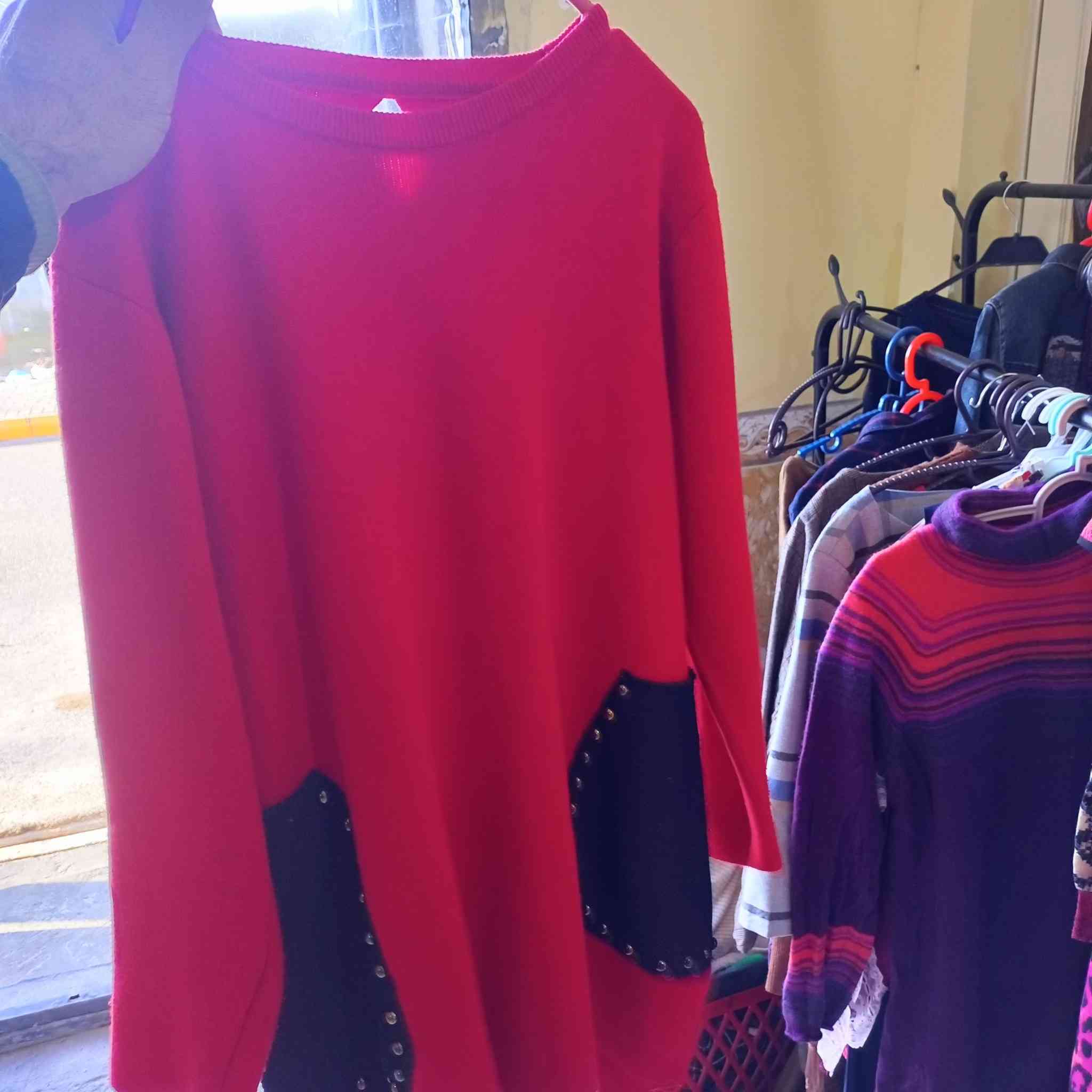 .ملابس شتويه درجه اوله وبيش القطعه

بلاش بالفين دينار يالله قطعت ملابس 

بالفين دينار لحك يولد باجر انشالله

نتواجد في سوق الجمعه سوق السماوة

قرب فلكة الذجريه او قرب مؤؤسسة

السجناء رقمي *********** واتساب
