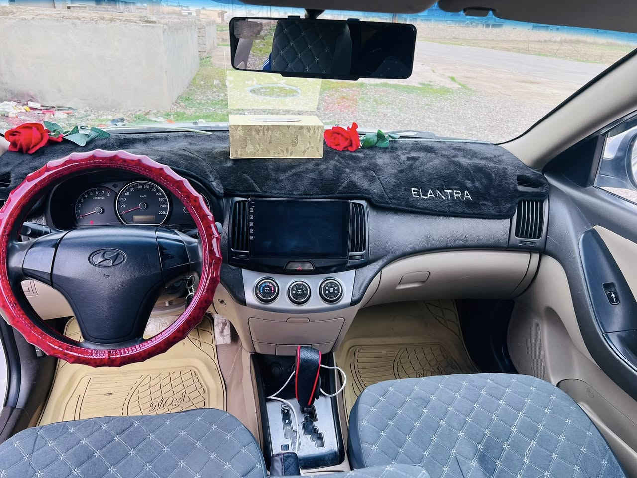 السلام عليكم
انترا موديل 2011 بدون صبغ  بيها مكانات بارد محرك 16 بدلتو جديد مال كصه تبريد شغال صدر جديد بأسمي سياره جاهزه 
سعر 122 وبيها مجال ***********
