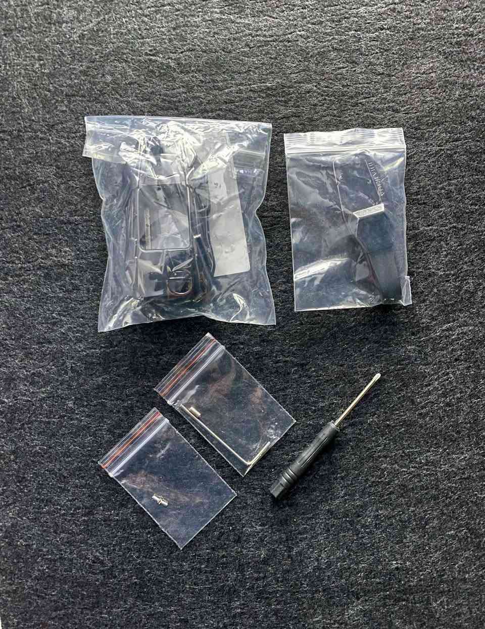 كفر بصمة سيارة اصلي ماركة معدني جودة عالية بتصميم رياضي فخم على شكل سيارة مميز
🔹 مصنوع من معدن متين وزن ثقيل عالي الجودة
🔹 تصميم أنيق يشبه سيارات السباق
🔹 سهل التركيب ويأتي مع حلقة تعليق جلد طبيعي

☑️ مناسب لعدة سيارات (حسب شكل الريموت مثل مموضح بالصور)

للاستفسار راسلني 📩
متوفر توصيل  🚚 

#اكسسوارات_سيارات #كفر_مفتاح #اكسسوارات #مفاتيح_سيارات #ريموت_سيارة #CarAccessories #KeyCover


**إذا كنت صاحب هذا الإعلان وتريد حذفه لأي سبب، رجاءا أرسل رسالة إلى الدعم الفني**