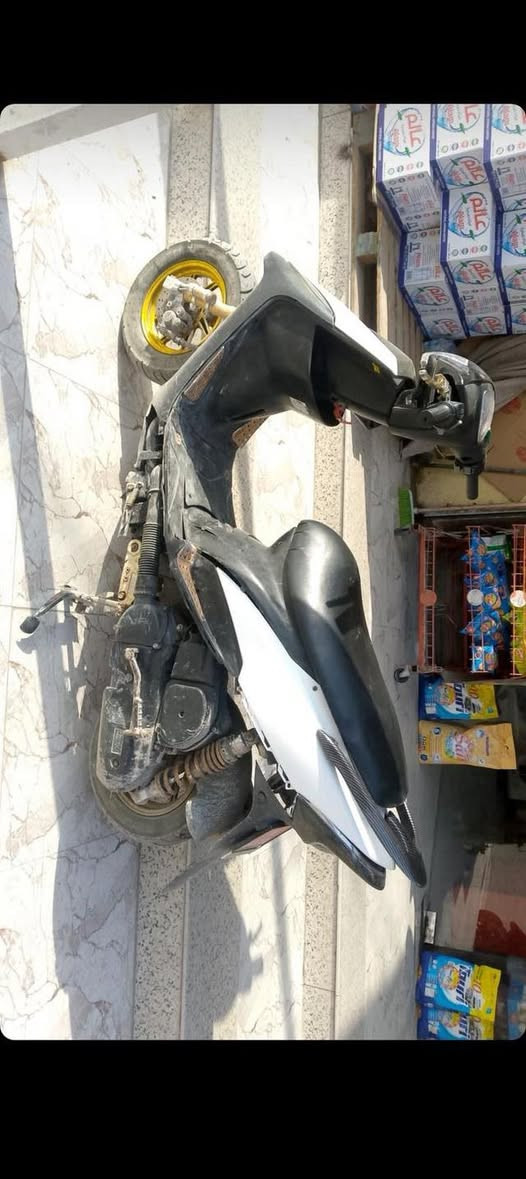 السلام عليكم دراجه ماكس عدله نضيفه بوشه 55
كهربائيات شغاله سلف موجود
620 بيها مجال
الرقم  : *********** واتساب فقط
