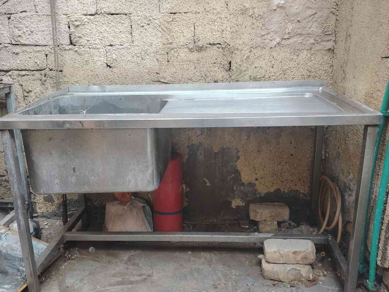 السلام عليكم غراض مطعم للبيع
محضرت بيزه السعر200الف
سنك متره ونص السعر100الف
مرمر الطول متر ونص عدد2السعرالوحده50الف
المكان مدينه الصدر
رقم الهتف***********
