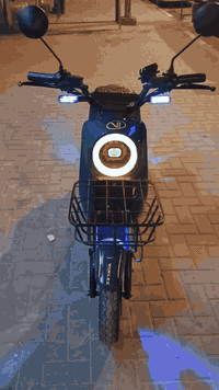 السلام عليكم دراجه للبيع شحن نظافه فول وتشوف بعينك دراجه كل شي ما ناقصها كل شي شغال طفار صندوق قفار ستيره الشاير قلوب الي وناصي ولايه الوان تجي وتفحص وبريك ورا وقدام كل شيء شغال بطاريات الكبار 32 دراجه ما ناقصها اي شيء والسعر475 وبيه مجال والرقم تصال***********
