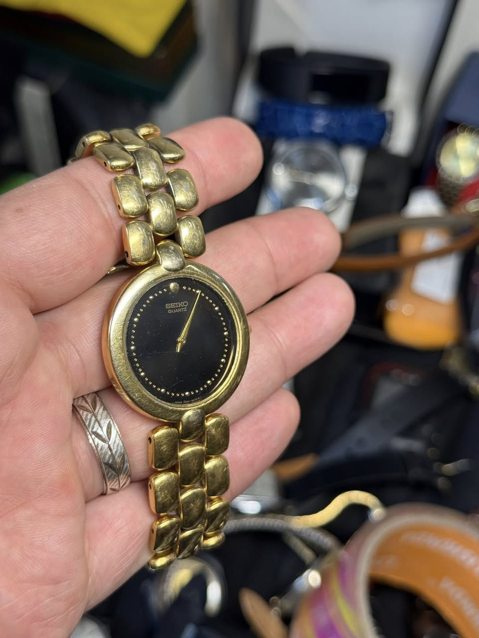 ساعه ماركة سيكو ياباني اصلي
سير حصير

قطرها ٣٣

ارقام ذهب
قطعه تغليف ذهب

كوارتز بطاريه

ملاحظه (سير يلبس ايد وسط وناعمه )

سعرها 70 الف


**إذا كنت صاحب هذا الإعلان وتريد حذفه لأي سبب، رجاءا أرسل رسالة إلى الدعم الفني**