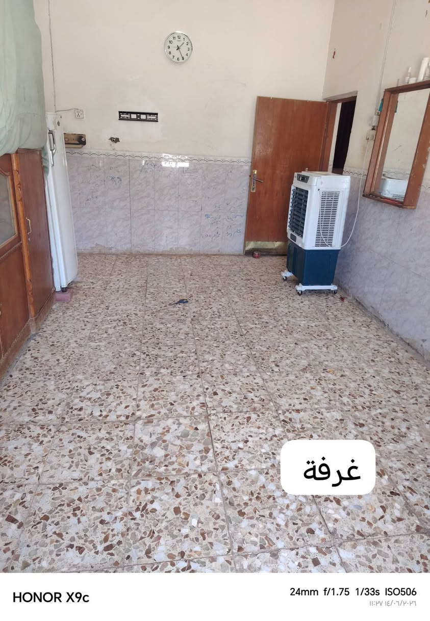 بيت للبيع قرب شارع الحمام***********
