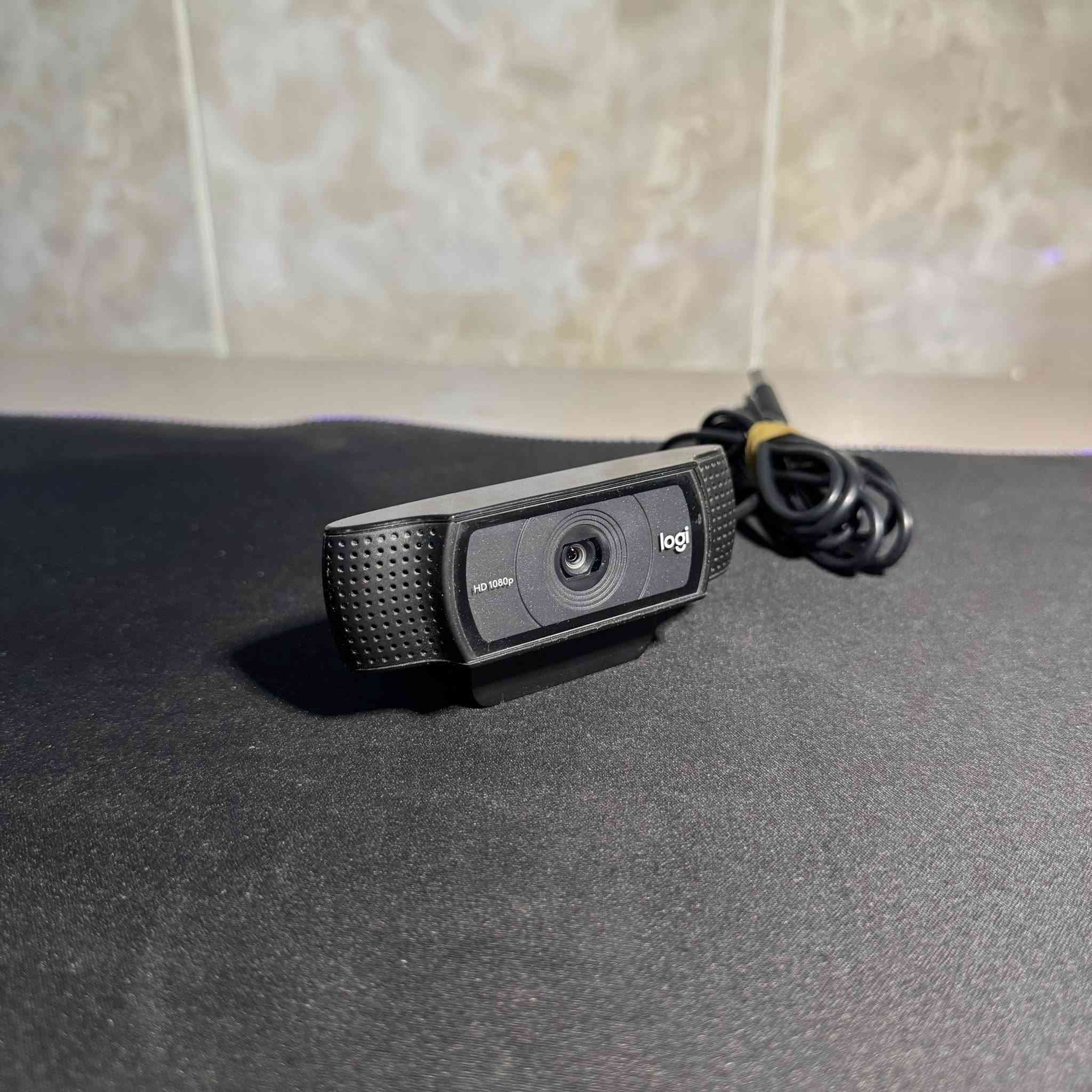 Logitech C922x HD PRO PC webcam
للبيع ويبكام لوجيتيك غنيه عن التعريف
دقه فول
للبيع السعر 80 الف دينار
مكان سليمانية


**إذا كنت صاحب هذا الإعلان وتريد حذفه لأي سبب، رجاءا أرسل رسالة إلى الدعم الفني**