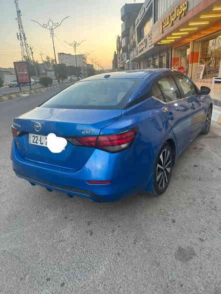 السلام عليكم
نيسان سنترا وارد أمريكي موديل 2021 
فول مواصفات فتحته قماره تشغل عن بعد داخل لونين
بدون ايرباك 
تواصل ***********
