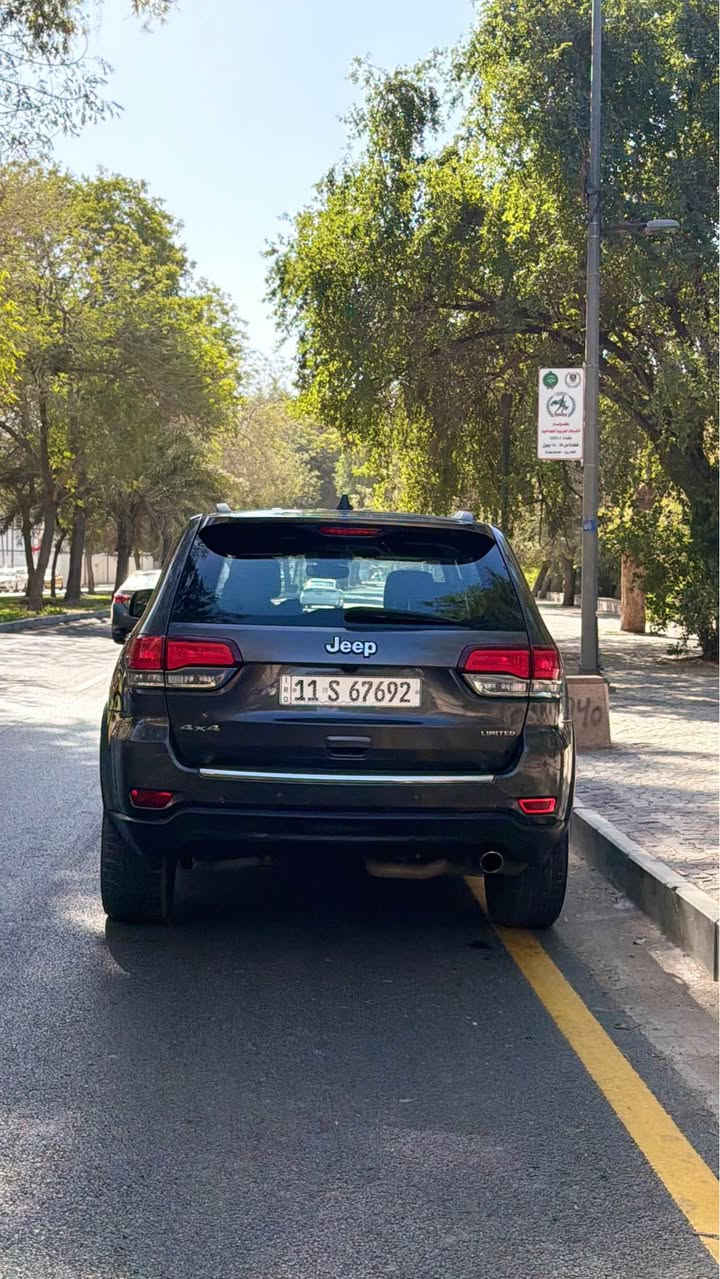 جيب كراند شيروكي 2020
لمتد 
فتحة
فور ويل
شاشة جبيرة
صندوك كهرباء
كشنات تدفئة تبريد
حساس خلفي اوتو ستوب
ميحتاجلهة اي مصرف جاهزه
ممشتغل ولا كلوب بالدشبول
بيهة يم العلامة مال جيب بالبنيد صبغ 
وجاملغ ايمن نصة صبغ اثر شخوط تقريرهة وصور الحادث موجوده بغداد, العراق


**إذا كنت صاحب هذا الإعلان وتريد حذفه لأي سبب، رجاءا أرسل رسالة إلى الدعم الفني**