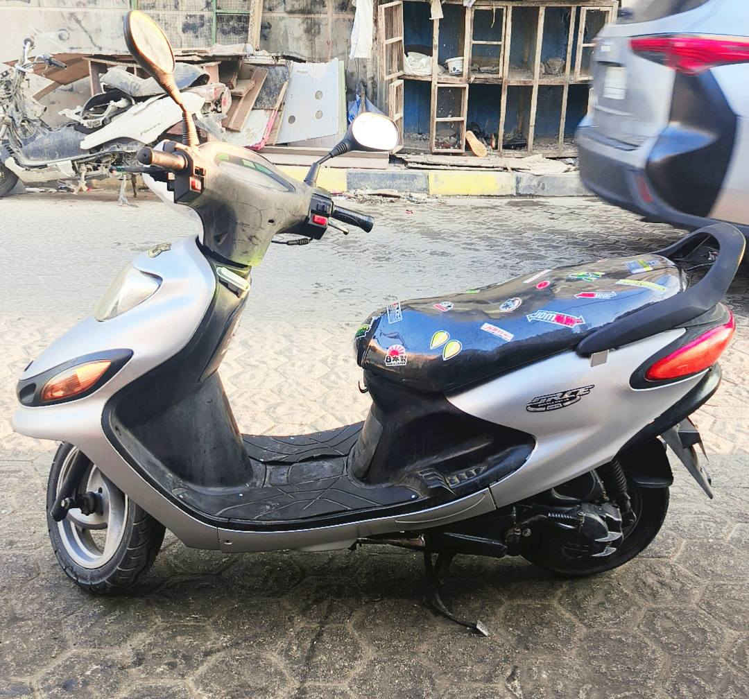 السلام عليكم دراجه بيع سريع (جمجمه يوماها ياباني) دراجه بلاديه كلشي بيها بلادي نضافه كشر ومحرك ودبلات وكلشي رزنه مثل ماوضح بلصورة نضافتها ونضافه الكشر مثل بصورة وانضف بعد محركه شلعه ومعدل وعليها اضافات حلوة مثل (الصالنصه FM حديث)(والبك لايت السوبر) وهواي شغلات كلشي شغال بيها كفاله عامه نص نكره صلف وهندر سعرها (450 وبيها مجال) مو شراي لاتعبني اتواجد واتساب بس ***********
