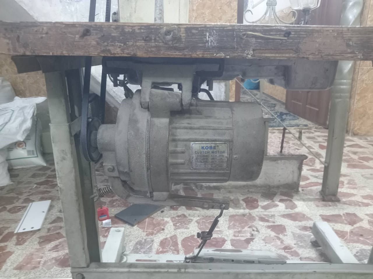 مكينه صناعية شغاله وخياطها جيد النظافه والعيوب حسب ماموضح بالصور السعر 110 وبيها مجال بسيط مكانها بغداد مدينة الصدر هاتف ***********
