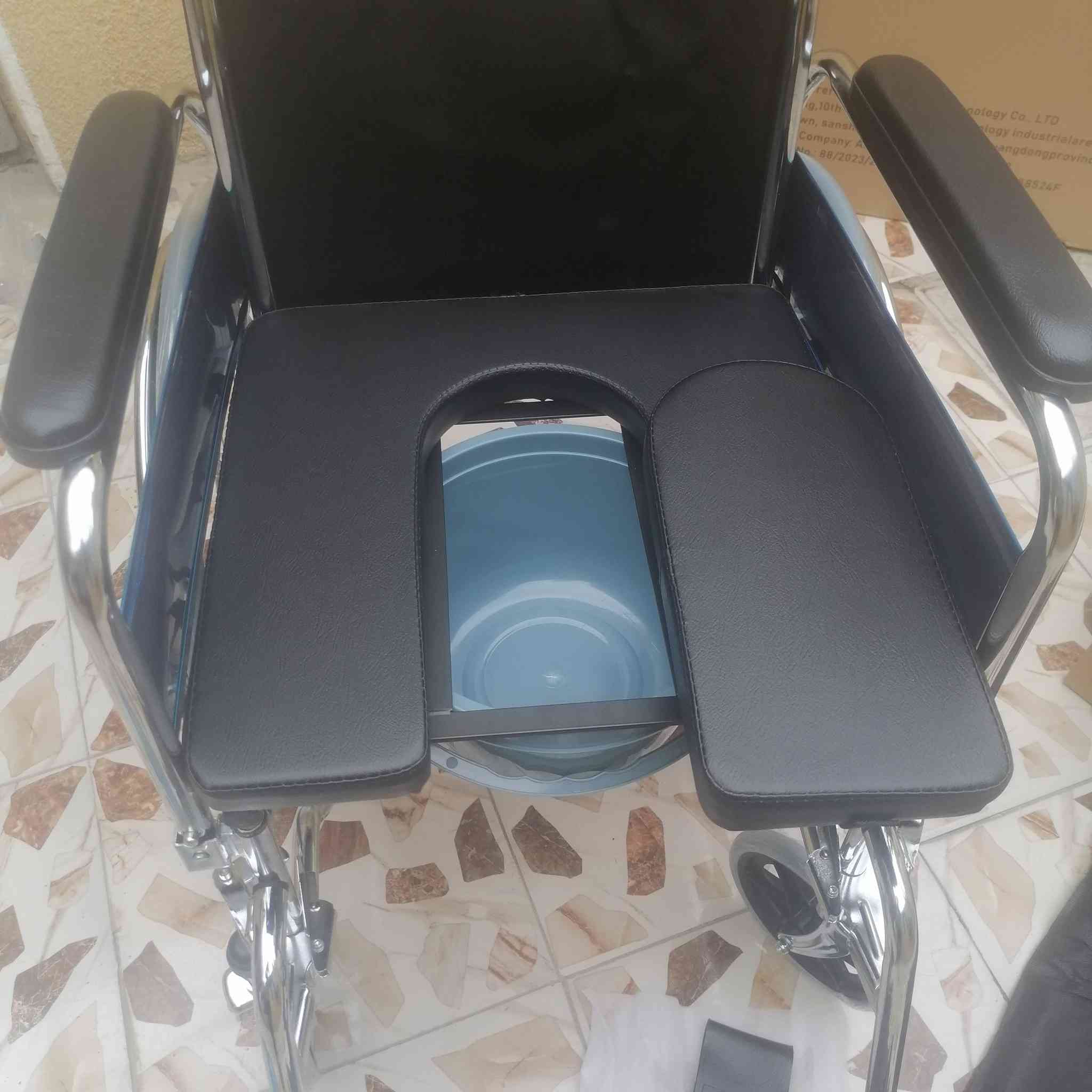 كرسي متحرك للبيع(جديد غير مستعمل)
كرسي متحرك للبيع(جديد غير مستعمل)
السعر ...110الف (بي مجال)

بغداد.....الشعلة....قطاع الاول 
:(خاص ماسنجر)


**إذا كنت صاحب هذا الإعلان وتريد حذفه لأي سبب، رجاءا أرسل رسالة إلى الدعم الفني**