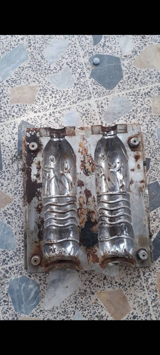 للبيع قوالب عدد ٢ يحتاج تنضيف  بسعر ٤٠٠ الف  كلهن مكان بغداد الغزاليه هاتف ***********
