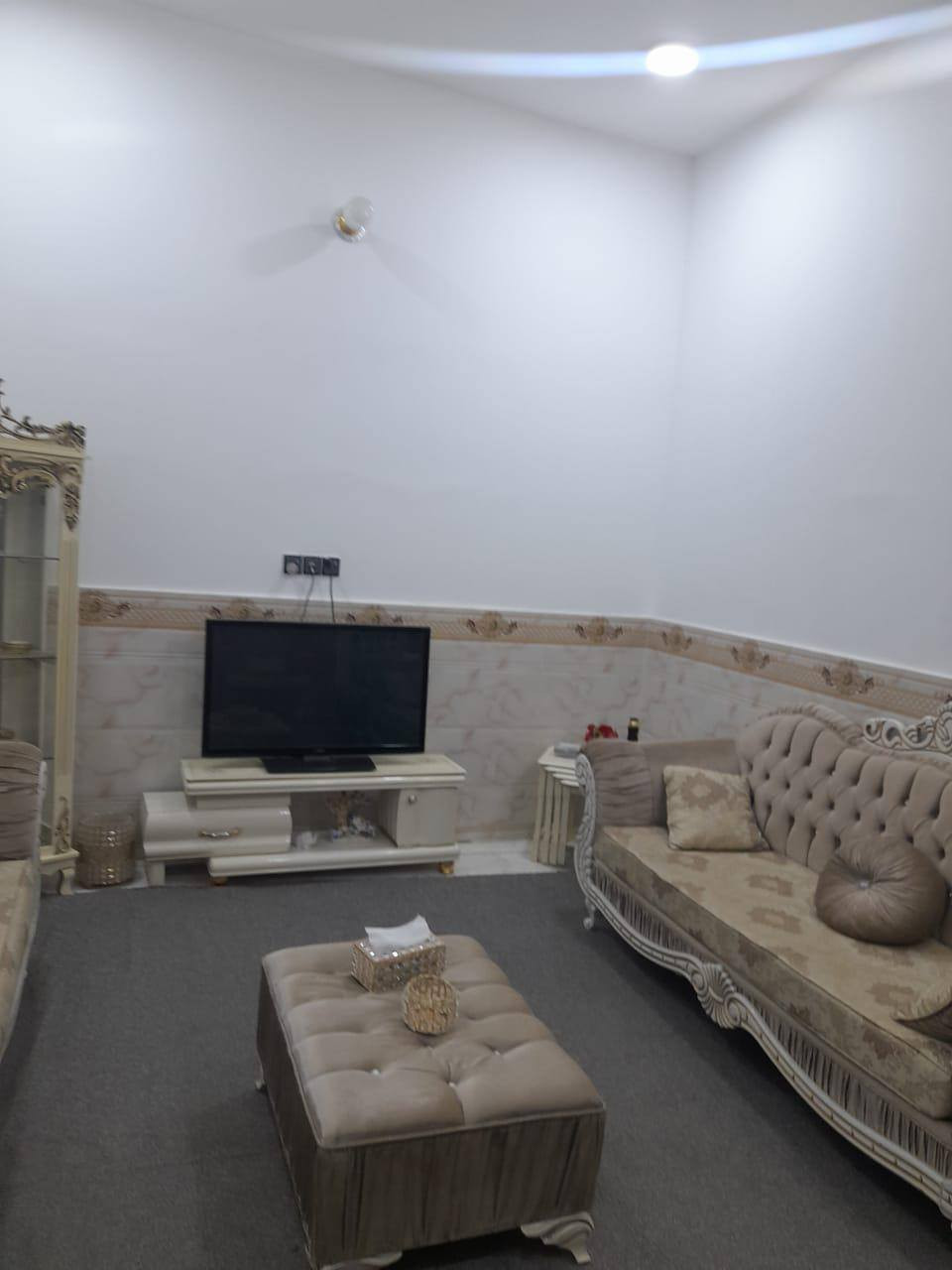 للبيع
بيت ١٠٠م امامي طابق ونص
بناء حديث كونكريت مسلح
سعر ١٧٥ بيه مجال
يقع في صالحيه قرب سيد جابر

يحتوي طابق الأول على غرفه وصاله ومطبخ وصحيات داخليه وخارجيه واستقبال

طابق ثاني غرفه وصاله وصحيات
موبايل للاستفسار ***********
