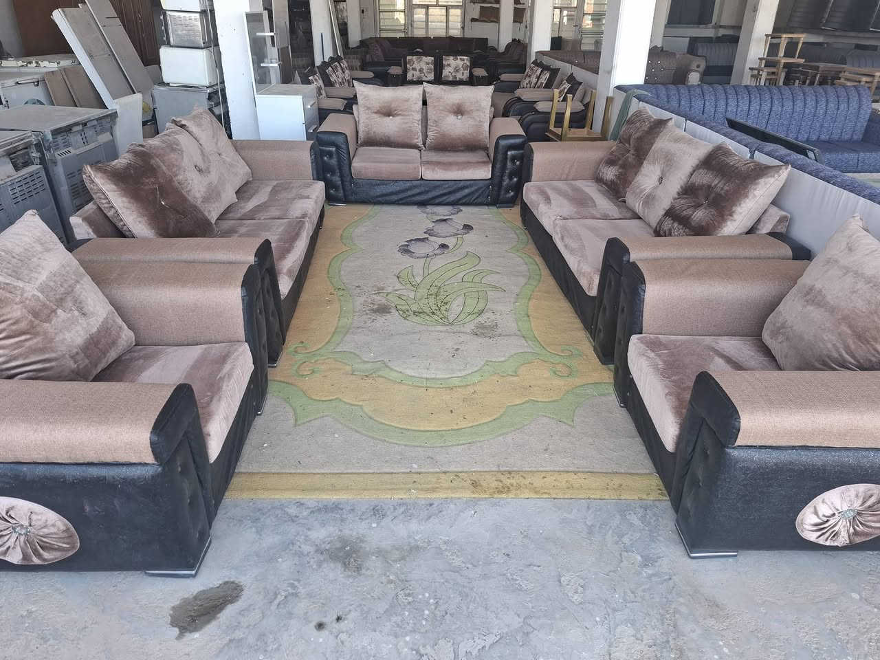 تخم باله تركي ماركه  نظيف جدا جدا 10نفر اسفنج ضغط طبي بولستر ودوشك منفصل كلش قوي ومرتب نضيف باله تركيي
الحمزه الغربي ***********
