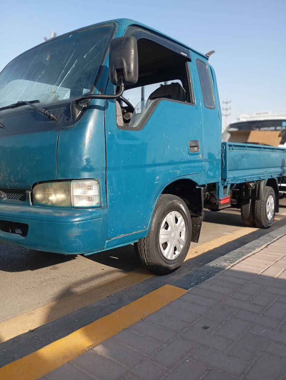 السلام عليكم كيه فلتيرة موديل 98 عادي مو قلابي مكينه وكير مكفولات وشاصي مكفول رقم شاصيواضح حداديه جديده مشط جديد باتري حديد السياره بيه صبغ سنويه ال28 رقم بصرة جاهزه للتحويل ب55 وبيها مجال للشراي العنوان البصره حي الأصدقاء رقم الهاتف ***********  سياره مال عيشه
