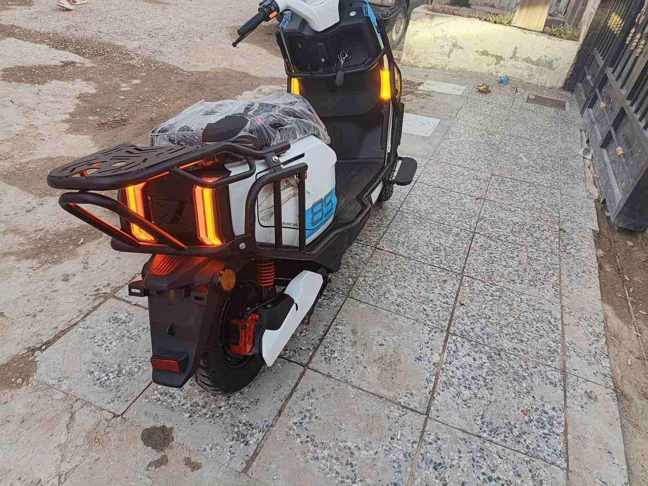 السلام عليكم صاعقه موديل 25نهايت السنة  ملف 2000سرعه85سته بطاريات دراجه بحالة ممتازة اربع سرعة بيه R بك للستفسار الاتصال *********** العنوان بغداد الدورة
