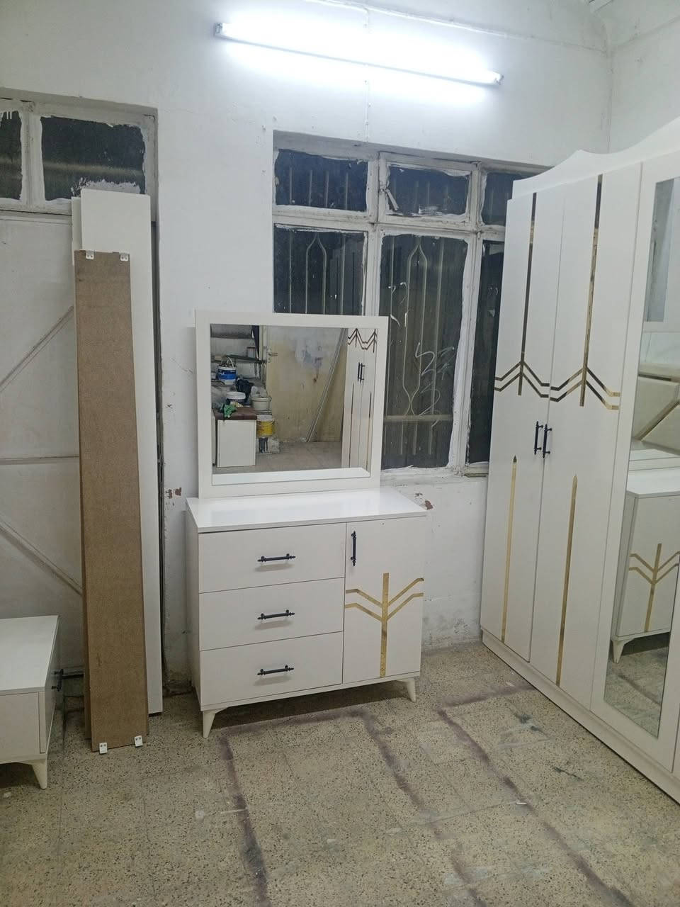 غرفة نوم تركي مستعملة شي قليل تتكون من 5 قطع نظافة 100 %100 ...
عنوان المعرض.   
معرض الحياة ..موصل سايدين القادسية الثانية مجاور مجمع الضمان الطبي او شركة أسيد للاتصال او الاستفسار ***********
***********
يتوفر واتساب الشد والنقل مجاني داخل الموصل وضواحيها
