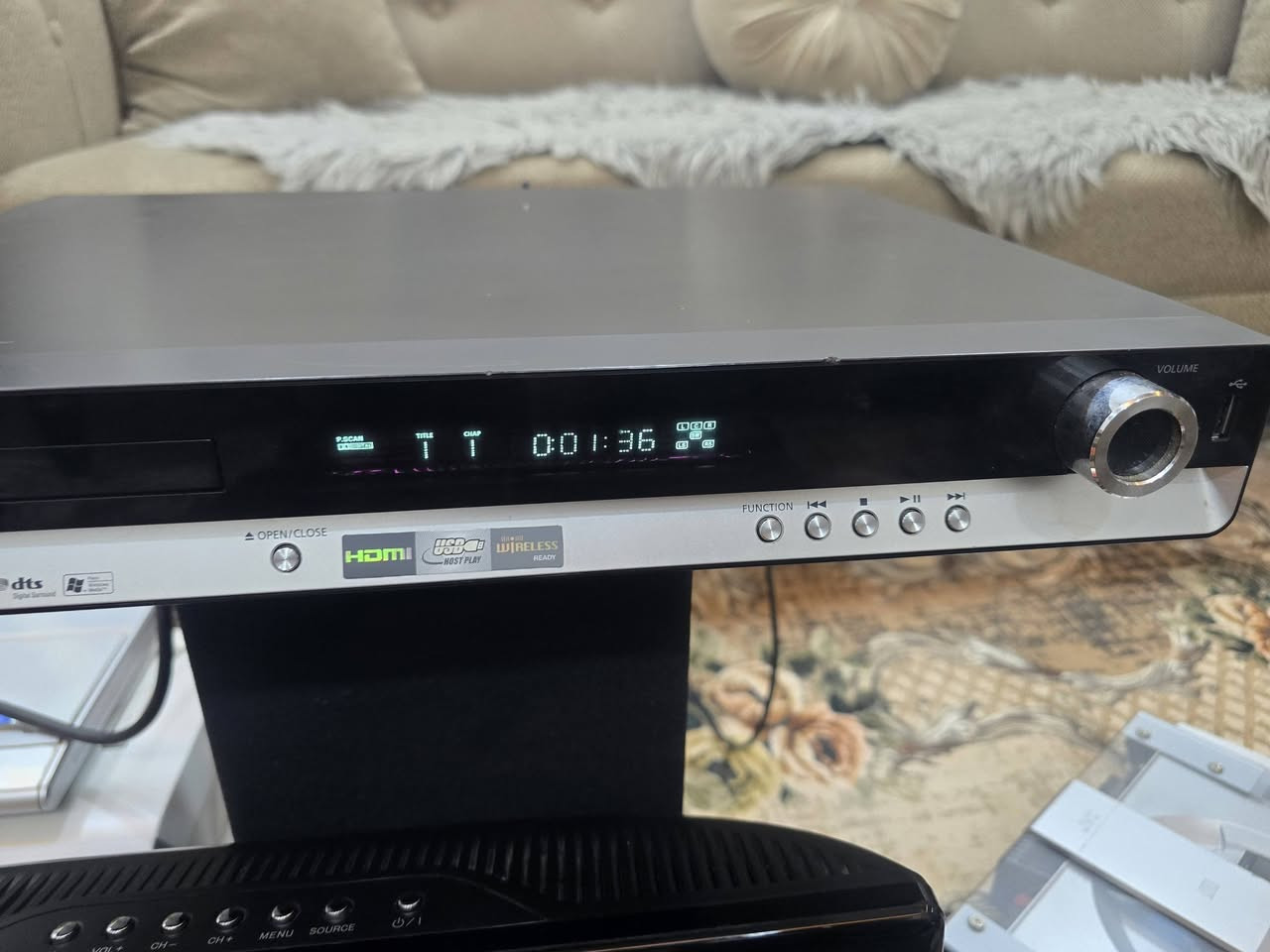 جهاز. مشغل ديفدي وبي افلاش ورام  وهو مضخم بنفس وقت وشغال وسعره. مناسب ماركه سامسونك. كدامكم بصور. شاشه. مبيوعه طبع مقطع للفحص حتى اشوفه ناس. جهاز. ياخذ. سماعات ودمام بل خلف  وبي. راديو. وسعره. ماي اصلن  30 مع توصيل. مكاني سماوه ***********
