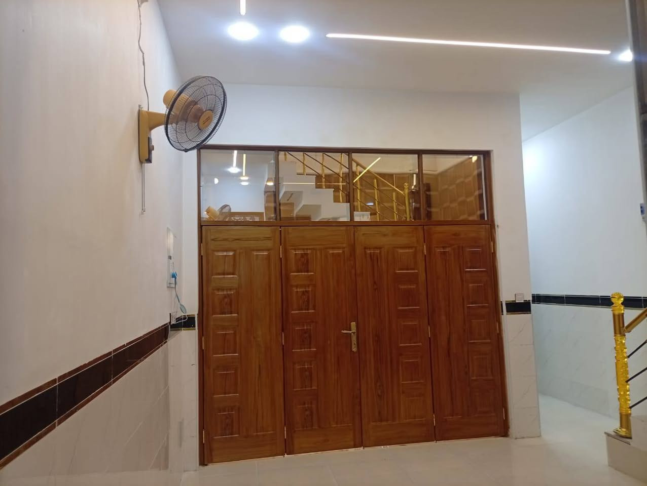 السلام عليكم بيت للبيع موقع محيزم شارع 80 خلف مدرسه زهور بابل مساحه 100 متر واجه 5 نزال 20 طابو ملك صرف خدمات كامله بناء حديث فول درجة اولى طابقين بي 2 غرف نوم جدا قريب على مدرسه زهور بابل سعره حلو 

ملاحظه اليشتري يستلم البيت مباشر 

الاستفسار.   ***********
