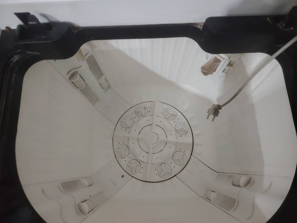 السلام عليكم غساله شغاله ونضيفه فقط الباب مكسوره مال الحوض كله شغاله مابيه كل خلل *********** النجف, العراق
