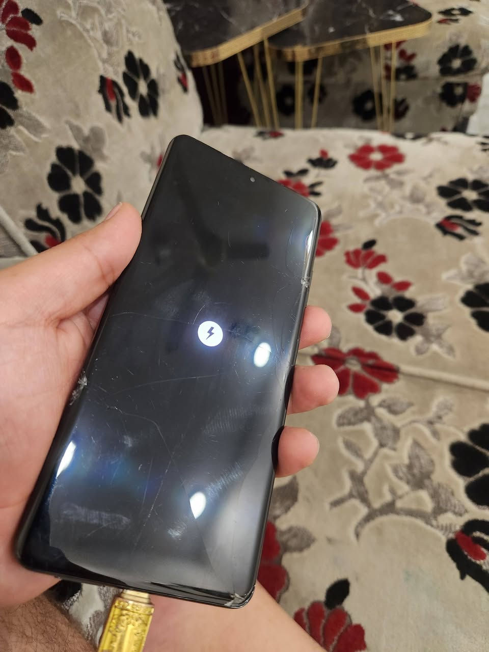 سامسونج s21ultra 5G
ذاكره 256 دبل سيمكارت 
كامرات فول دمعه
الجهاز كله شغال بس الشاشه مثل ما موضحه وبيها طبع اسود بالصفحه الباقي كله تمام سعره ١٤٥الف بي مجال 
رقم *********** واتساب فقط
