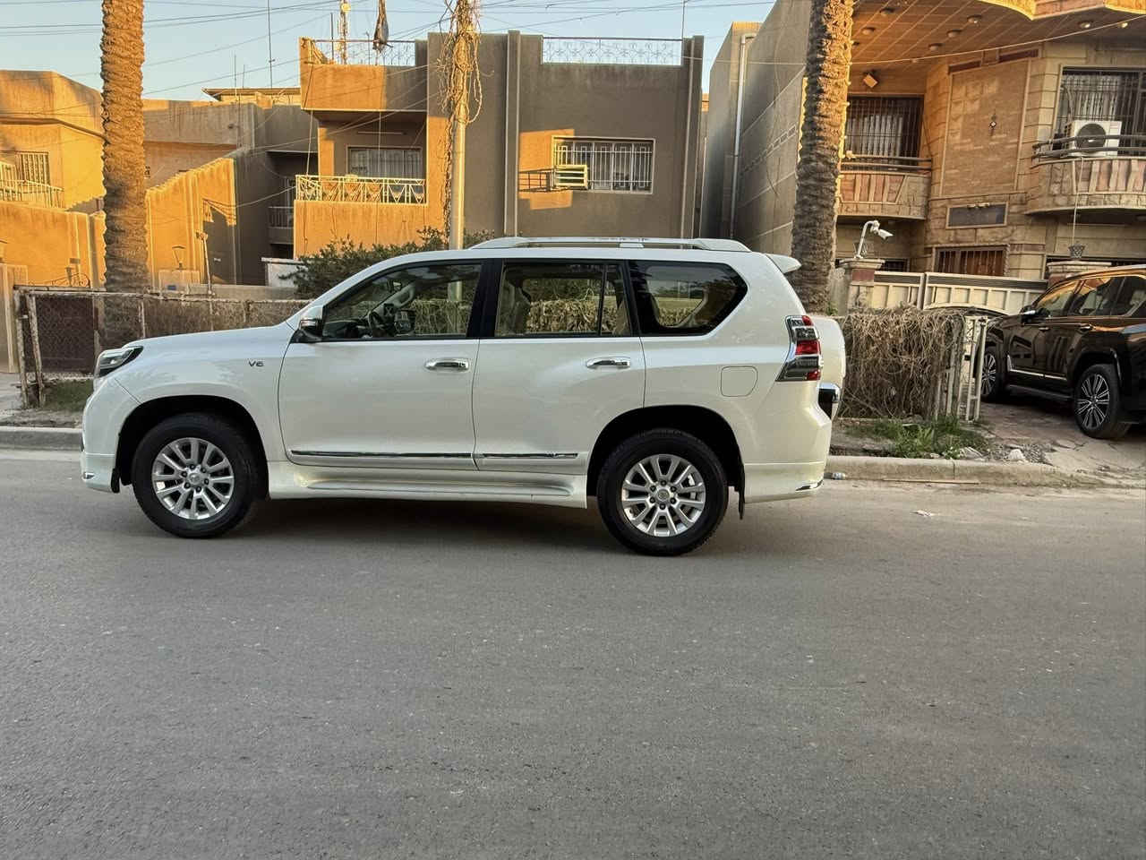 تويوتا برادو 20017  سته سلندر ماشيه 92 حقيقي وين ما يعجبك افحص  فول 1على 1 مواصفات كفاله عامه من الصبغ والبارد والفتح وكلشي والسياره على أدينه من الوكاله لليوم مواصفات كامره شاشات 3 حسسات مري شفط فتحه كشنات كهرباء ( دبل تانكي ) كويتي بصمه 7 راكب تبريد3 قطع ، ثلاجه 
رقم اربيل الدولي بسمي تحويل مباشر هزه جديده وأرقام جديده والسياره عل وضع الوكاله السعر 365 $ وبيه مجال مكاني بغداد شارع فلسطين ***********
