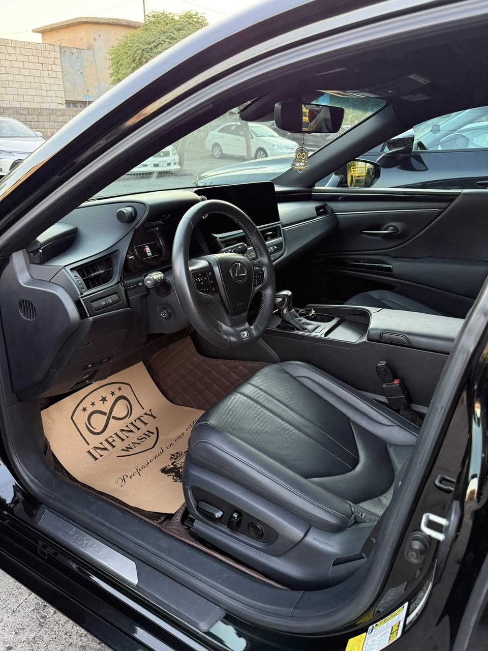 Lexus Es350 Fsport V6
2023

رقم الشاصي 
58AJZ1B19PU142036
فول مواصفات ١/١
السعر ٣٢٥ و بيها مجال
***********
السليمانية
