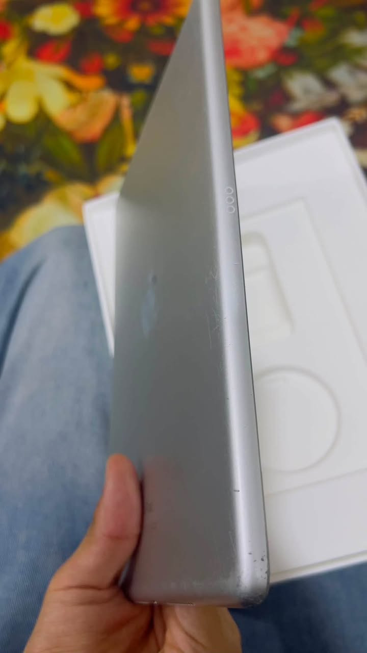 سلام عليكم ايباد لبيع 9
* 📱 السعة: 64GB
* 🎨 اللون: رصاصي (Space Gray)
* 🔋 البطارية: جيدة
* 🖥️ الشاشة: مستبدلة وتعمل بشكل طبيعي
* 📦 يجي وياه: الكرتون + الشاحن
* ✅ الجهاز شغال 100% بدون مشاكل + مستبدل شاشة 🛑.
* 💰 السعر: 220 ألف بي مجال حك جية (قابل للتفاوض بالمعقول)
التواصل فقط | *********** الرقم
مكاني بغداد الحسينية الراشدية

