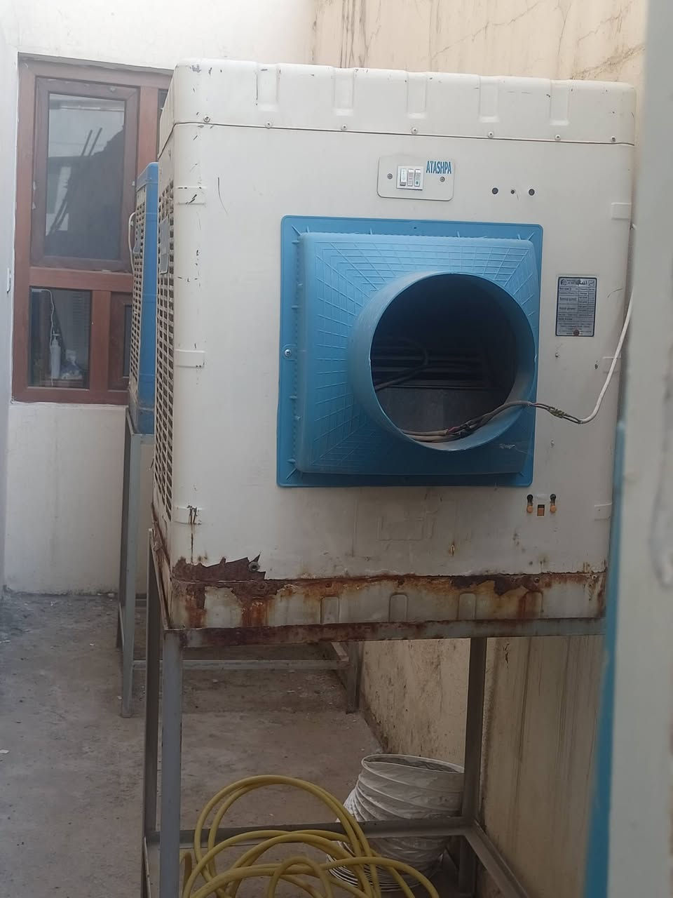مبردات سولان عدد 2 حجم اثنين و نص تشتغل سرعتين سعر ال وحده 100 ألف ***********
