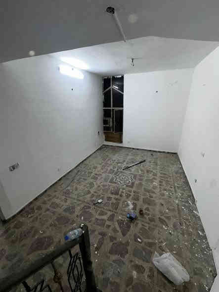 #للأيجار__في__السيدية 
بيت مساحة 75م 

يحتوي على غرفتين نوم وغرفة اطفال  وصالة ومطبخ وخدمات وكراج 

قيمة الاجار:700 الف 

للاستفسار:***********

او زيارة مكتب الفهد الهندسي للمقاولات العامة/شارع جامع الاقصى مقابل مكتبة الحكم سنتر
