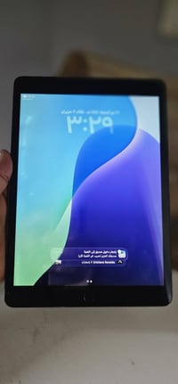ايباد 9 ذاكرة 256 مبدل كلاسة بس الشاشة بيهة فطر صغير من فوك والضهر شوي...