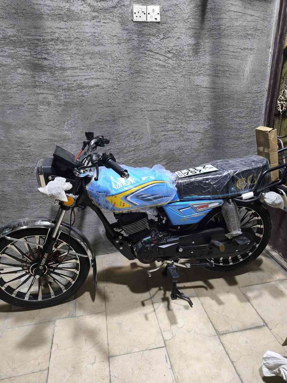 سلام عليكم
ملاحظة .. 
دراجة زيرو ما مستعمله من المعرض للبيت وبعدهة على حالهة زيرو طك جيس بدهن الحفظ 
للبيع سونيك رقم بغداد انكليزي لوحات 2 وسنوية مكينه سي بي اف 200 
سعرهة 2.250 
تكلي غالية عوفهة وعبر منشور متفيدك دراجة رقم بغداد وليس اربيل تمام 
الي تفيده يتضل على رقم وسعرهة ما بي مجال 
دراجة ضامهة من جبتهة لحد هسة 
***********
