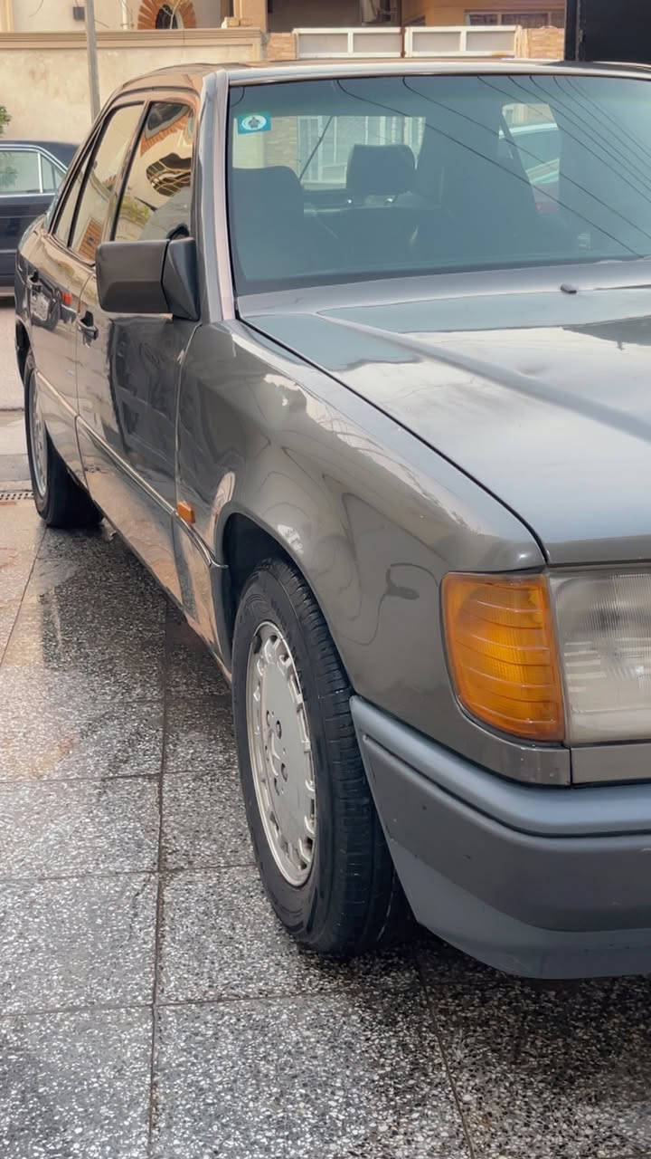 مارسدس دب موديل 1990
مكينه وكير بلادي خير من الله وصدر امامي وخلفي نضيفات غرفتها نضيفه وكراسي كهرباء شغاله ودواخلها نضيفه وقواعد الدبل سليمه وكهربائيات شغاله تبريد شغال خير من الله وطقم تايرات جديد باتري جديد سلايد شغال والسياره بسمي تحويل ثاني يوم رقم بغداد الجديد وهزه جديده السعر 67 ورقه وبيها مجال انشاءالله
العنوان بغداد البياع 
الاتصال على الرقم
***********
***********
