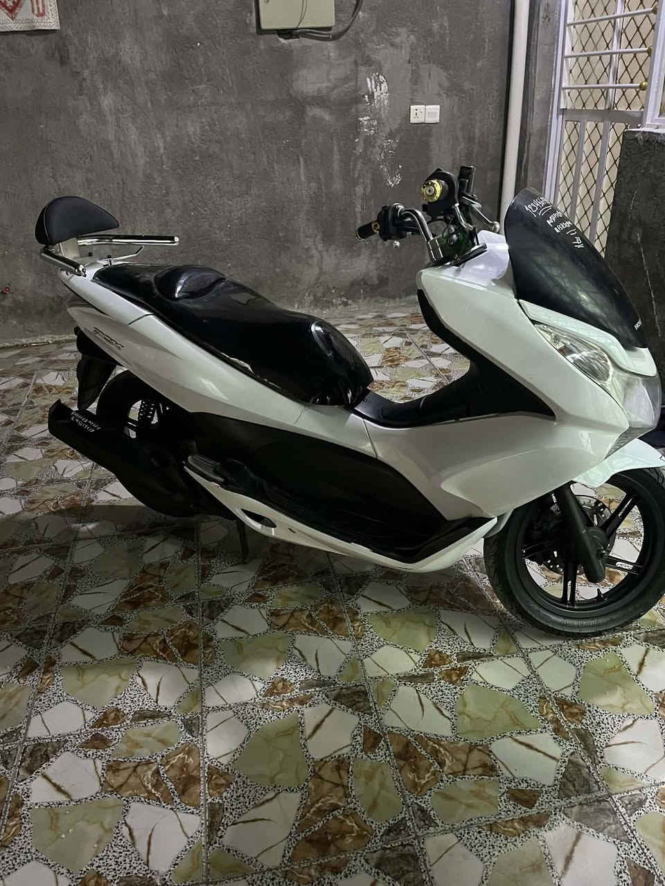 سلام عليكم pcx جيل الاول مكينة 150 ياباني دراجة مكفولة مكينة وكفر دراجة ناعمة وحلوة برغي ممفتوح بل محرك للبيع 
سعر مليون و٥٥٠ مكاني بغداد ***********
