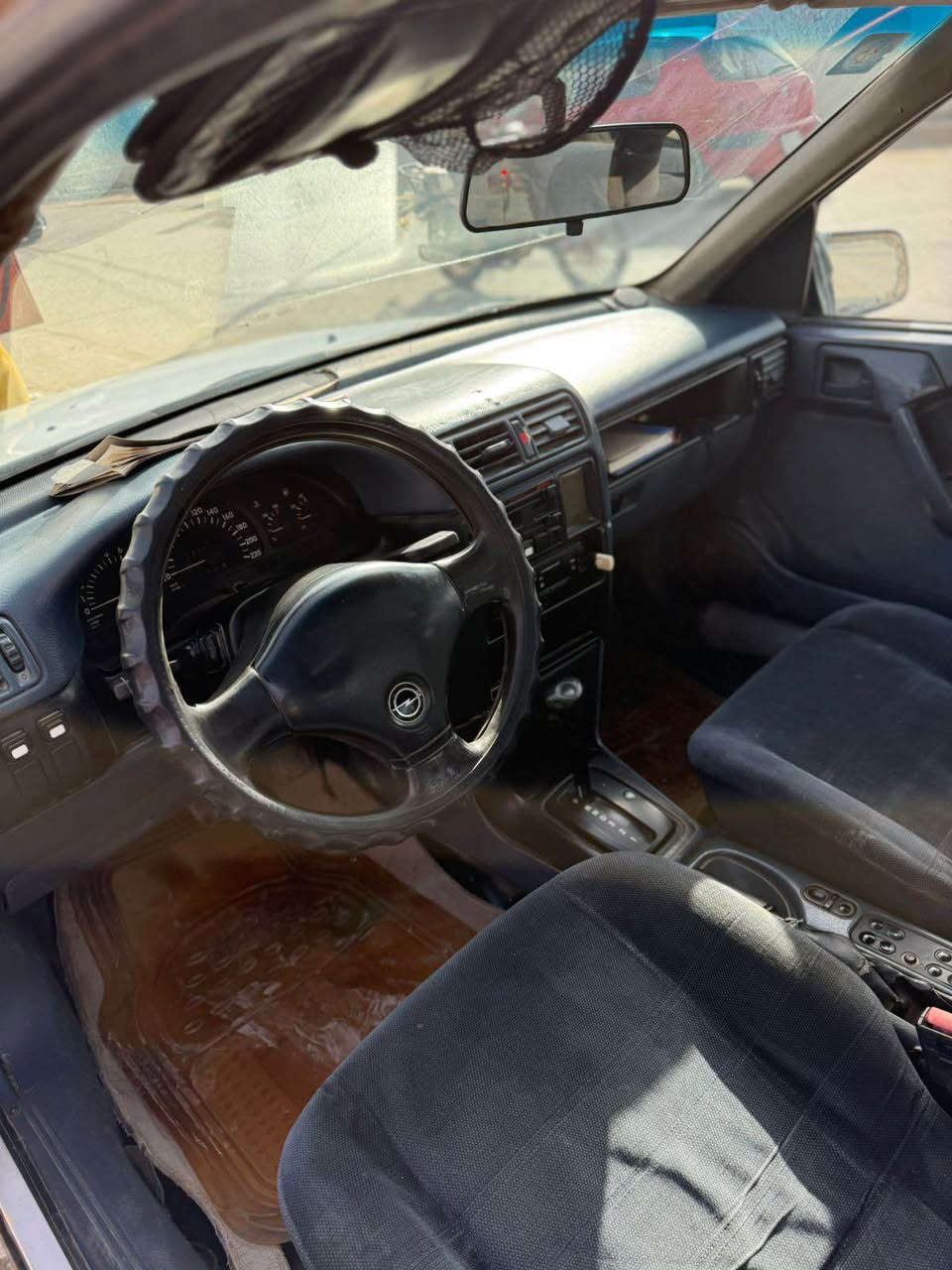 للبيع اوبل فكترا موديل 1990
-كير اوتماتيك
-جام اوتماتيك
-سلايد روف
ويل كب
رقم ديالى الإنكليزي الجديد 
السعر25 ورقة
للأتصال/ *********** بغداد, العراق
