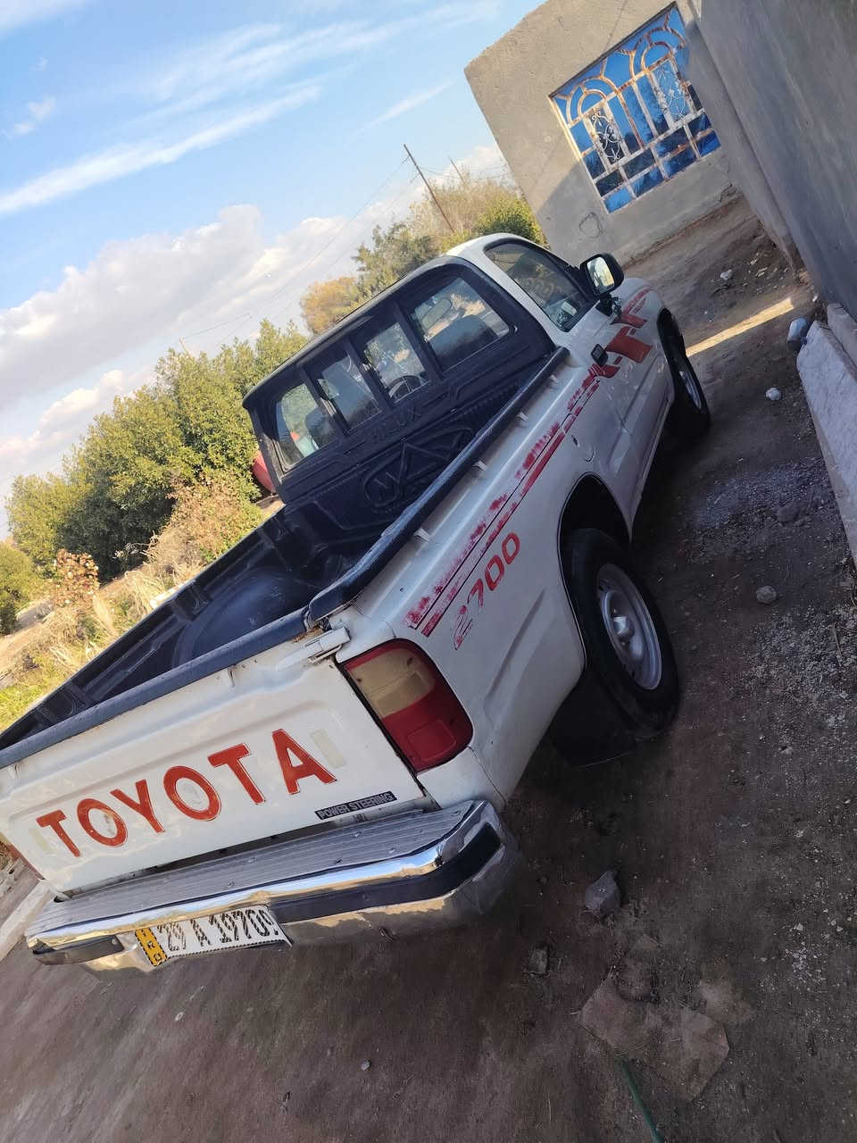 سياره موديل 2000 مكينه گير حداديه شاصي مكفولات السياره بيه فقط باردات ثنين بصيطات  رقم واصط توني مرقم دولي السياره بسمي الشراي يلتصل ويدلل ***********
