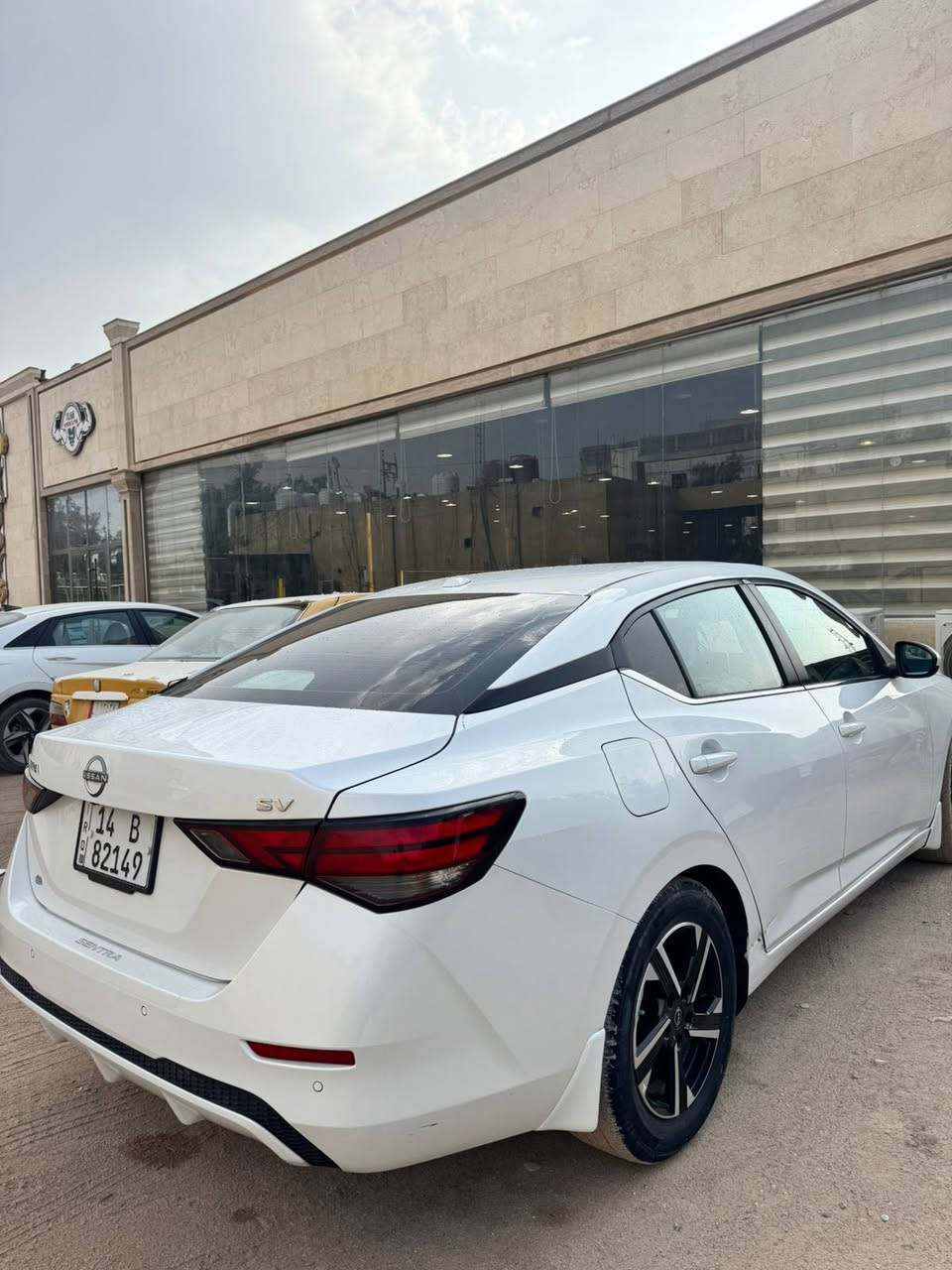 سلام عليكم نيسان سنتره مديل 24 فئه SV  ماشيه 48 تحكم ستيرن تدفئه تبريد شاشه جبيره ستخدام شخصي من البيت الدوام رقم معوقين لمعوق بحمدان بلبصره ولد شاب الون ابيض صدفي السياره مكفوله كفاله عامه ماعده بارد كد اصبعين فقط محرك كير كله كفاله شرط السونار ولفحص  سياره جديده وحله من الصوره محرك 2000 مكاني بصره الزبير ***********السعر 155 وبيه مجال
