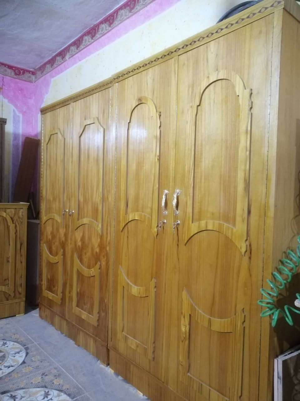 السلام عليكم يوجد لدينا انواع الكناتير والبوفيات العنوان ابو رمانه قرب مركز الشرطه للتواصل الاتصال على هذه الرقم ***********
