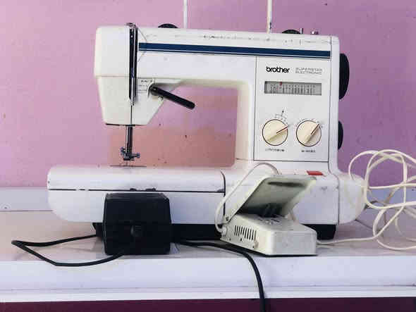 مكينة خياطه للبيع 
نوعيه براذر الاصليه نضيفه وشغاله 

مكاني سدير 
الاتصال ‭0782 614 5396‬
