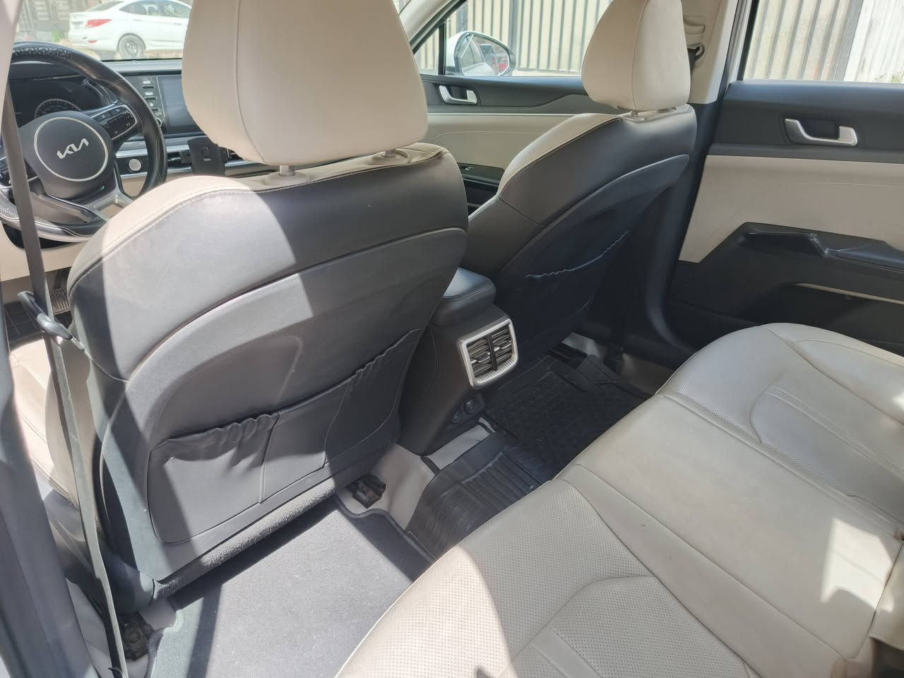 السلام عليكم مرخصة الادمن K5 خليجي 2023 ماشي 77 الف نص فول مكينه 2000 دوش رقم اربيل باسمي يوجد ثلاث مكانات بارد ويوجد بيه حالوب بالقماره والبنيد كما موضح بالسونار السعر 165 وبيع مجال مكان بغداد البلديات رقم الهاتف***********
