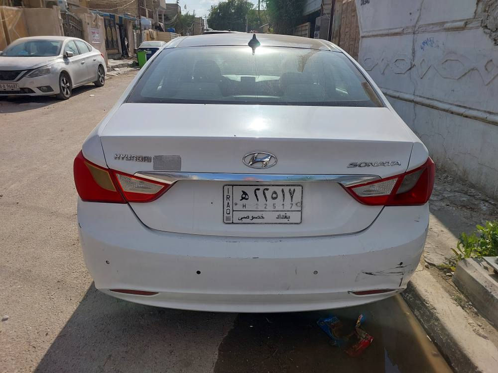 السلام عليكم هونداي سوناتا موديل ٢٠١٣ وارد خليجي محرك ٢٤٠٠ دوش فول مواصفات تدفئة وتبريد قطعتين شاشه كاميرا بنوراما صدر امامي وخلفي ممتاز تخم تاير جديد كهربائيات كلهه تشتغل سياره جاهزه بدون نقص بيها تبديل قماره مكانها بغداد الدوره ابو دشير هاتف *********** سعرها ٨٨ ومجال بسيط بغداد, العراق
