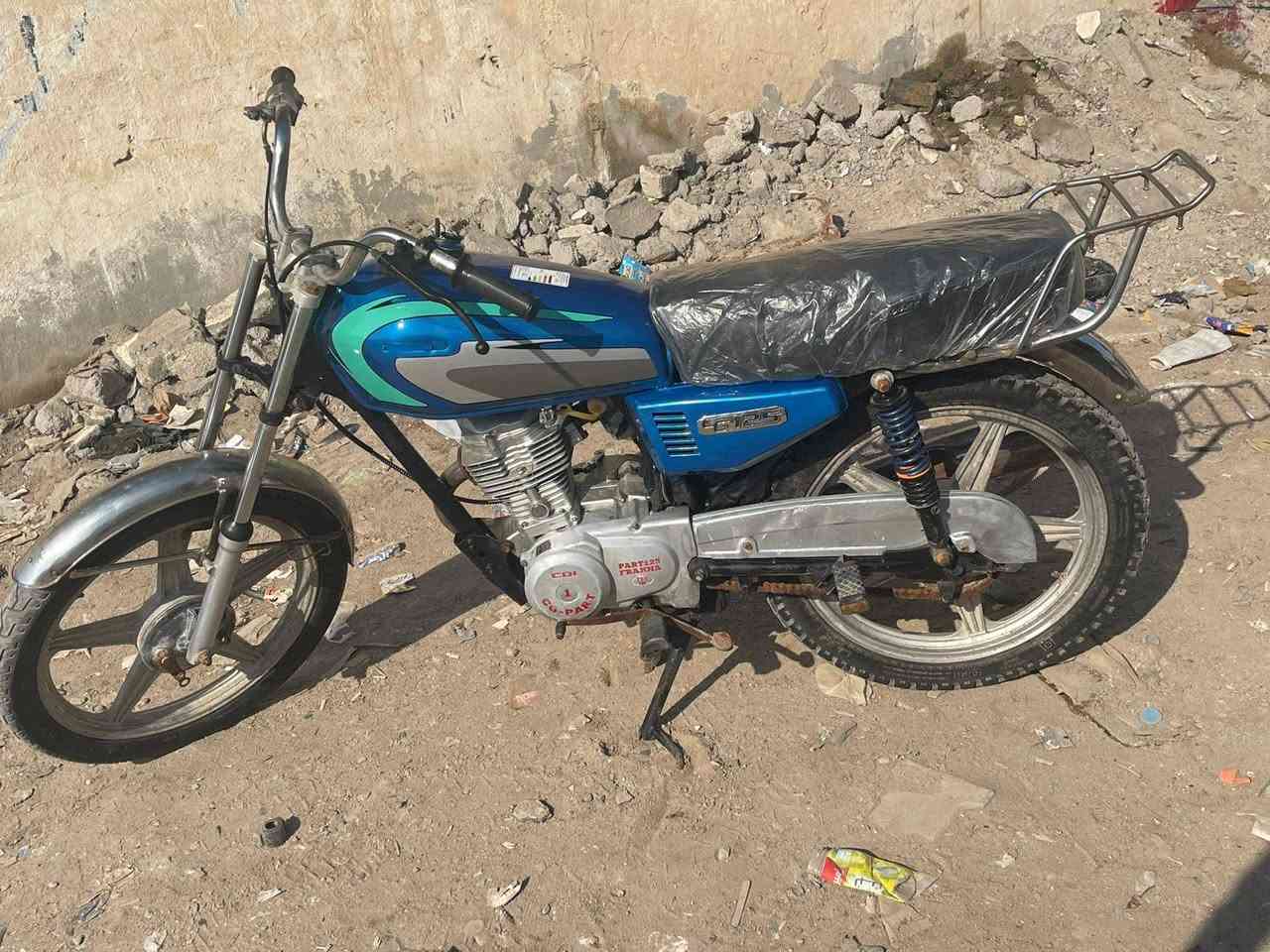 السلام عليكم دراجه للبيع سعر 300 بيها مجال مكان بصره ***********
