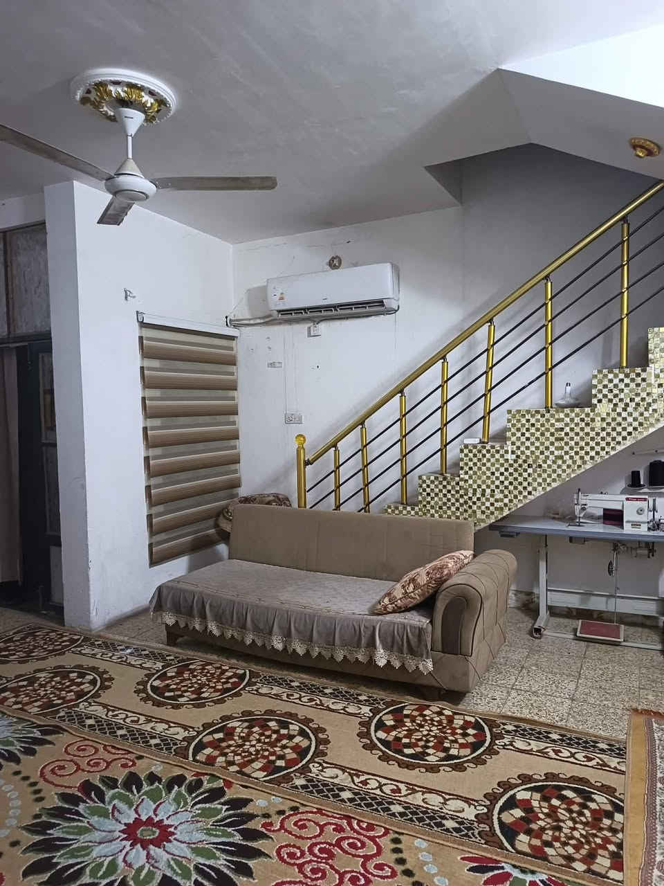 بيت خلفي 100م نضيف كلش قرب المدينة المائية عرض الدربونه مترتين اله ربع البيت يحتوي على غرفتين وصاله كبيره ومطبخ ومنور بين الغرفتين ومنور قرب الصحيات بيت جاهز مداور ثاني يوم *********** رقم الهاتف السعر 115
