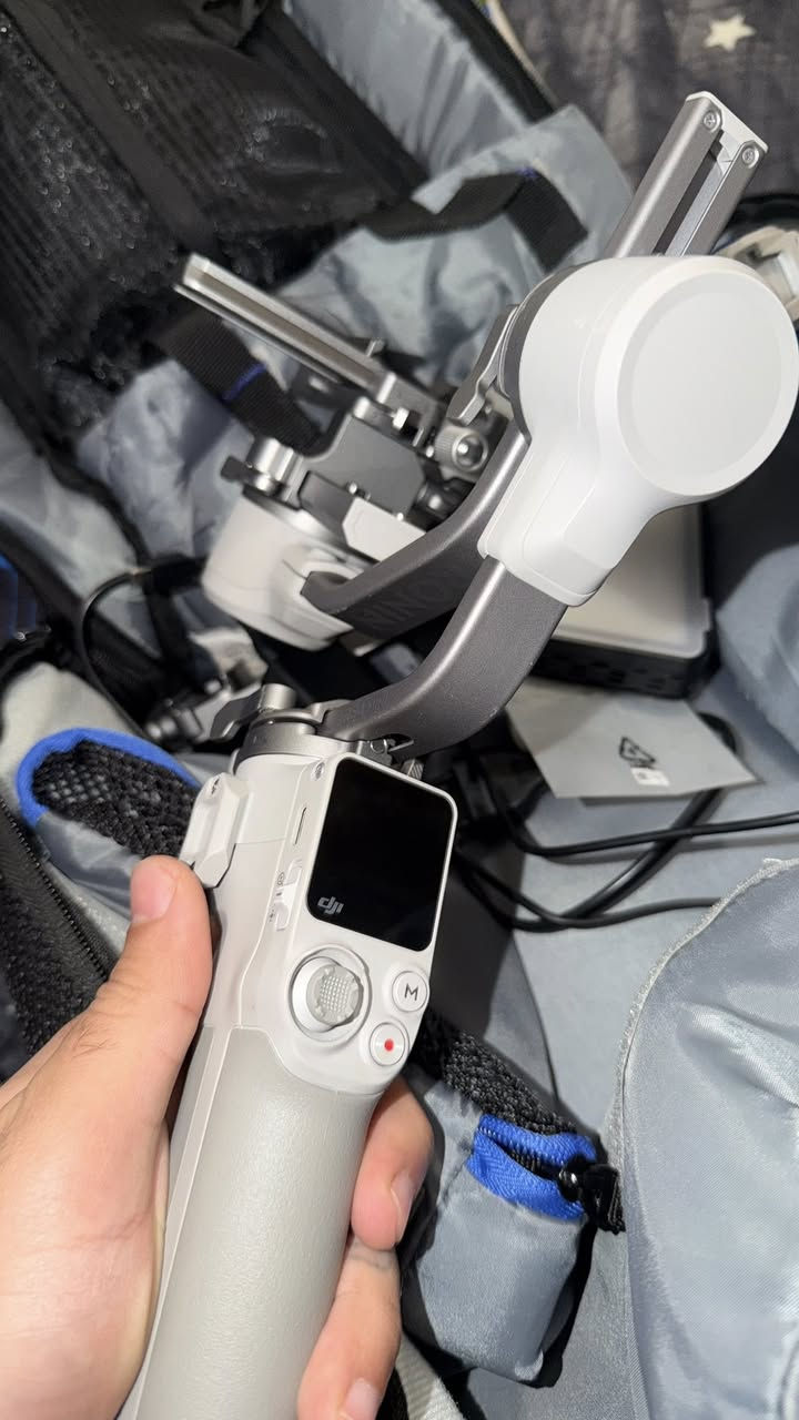 السلام عليكم معدات تصوير كاملة للبيع
جديده جدا نظافة 100‎%‎

كامرة سوني A6400
رام كامرة+حقيبة للكامرة
مايك dji 2 متحدث مع حقيبة
ستاند كاميره وانارة سل ستيل 
 DJI Rs mini combo يدعم الذكاء الاصطناعي
انارة للكامرة bodox
انارة ثابتة bodix SL100+سوفت +ستاند
تيوب لايت rbg 
حقيبة ظهر تشيل كل المعدات 

كل الغراض جديدة استخدام اقل ل 10 ايام 
وداخل الضمان ولوصل موجود

مو كل الغراض المذكورة مصورها 

العنوان بغداد 
***********
